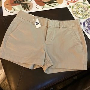 The city 3 inch short, new with tags by GAP